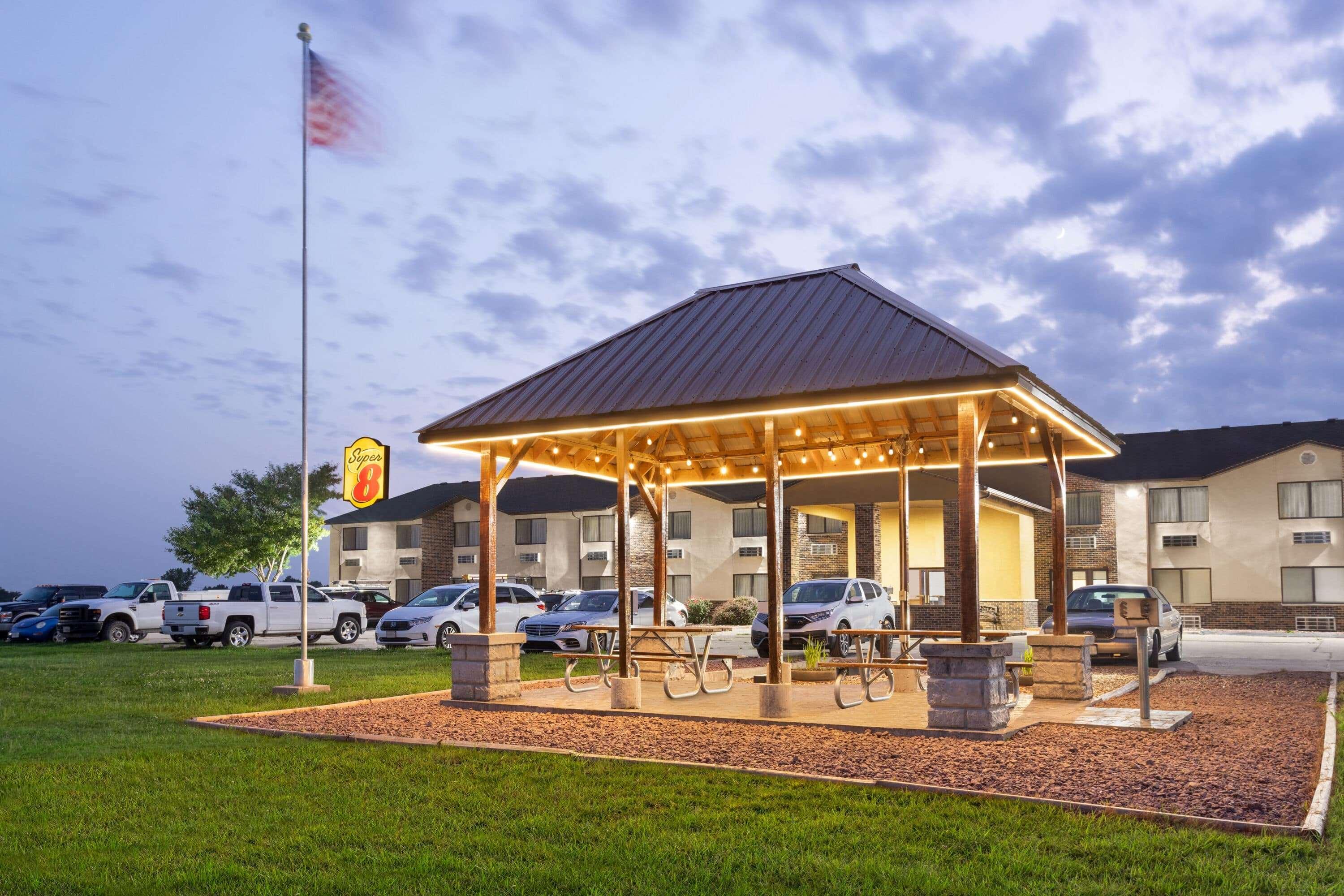 Super 8 By Wyndham Hotel 2*