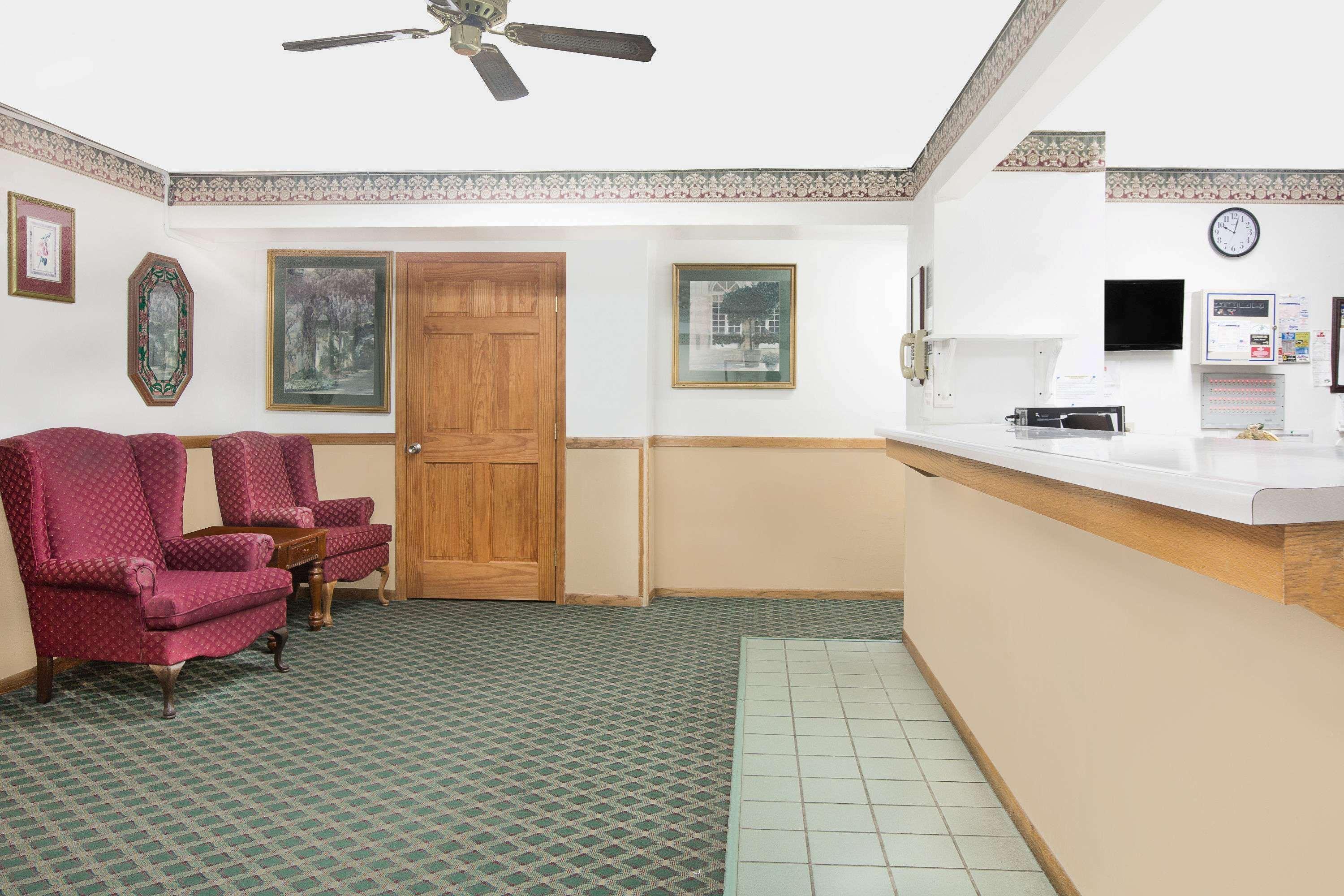 Super 8 By Wyndham Hotel 2*